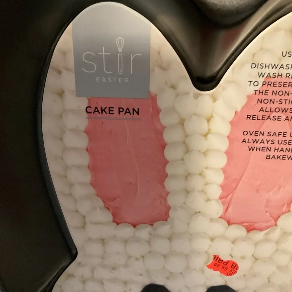 Bunny-Shaped Cake Pan - Black